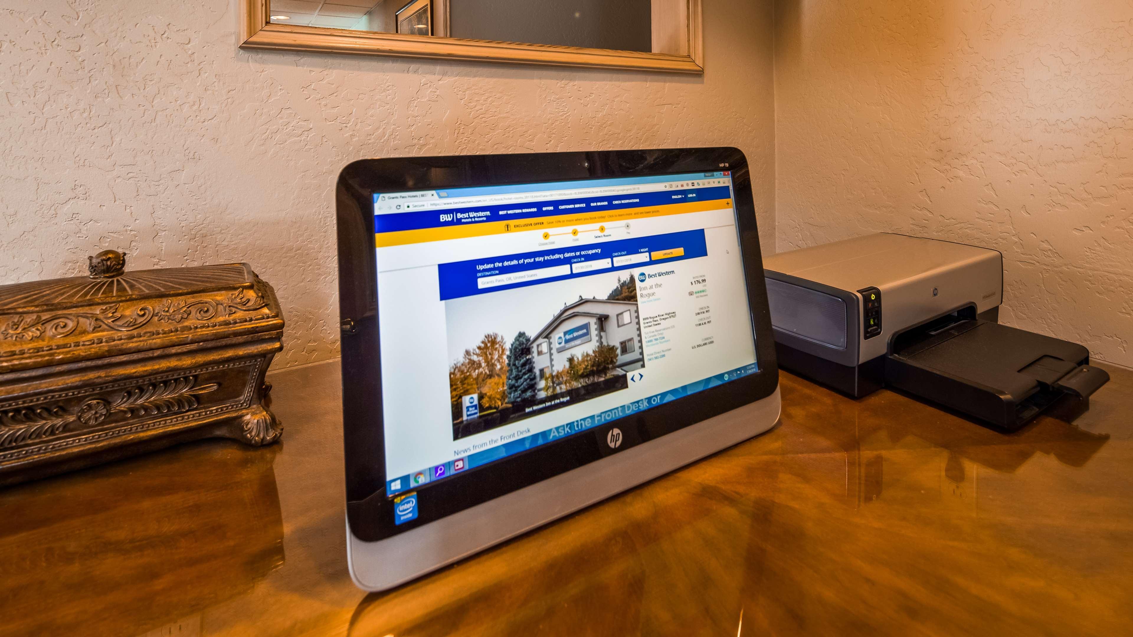 Best Western Inn At The Rogue Rogue River Exterior photo