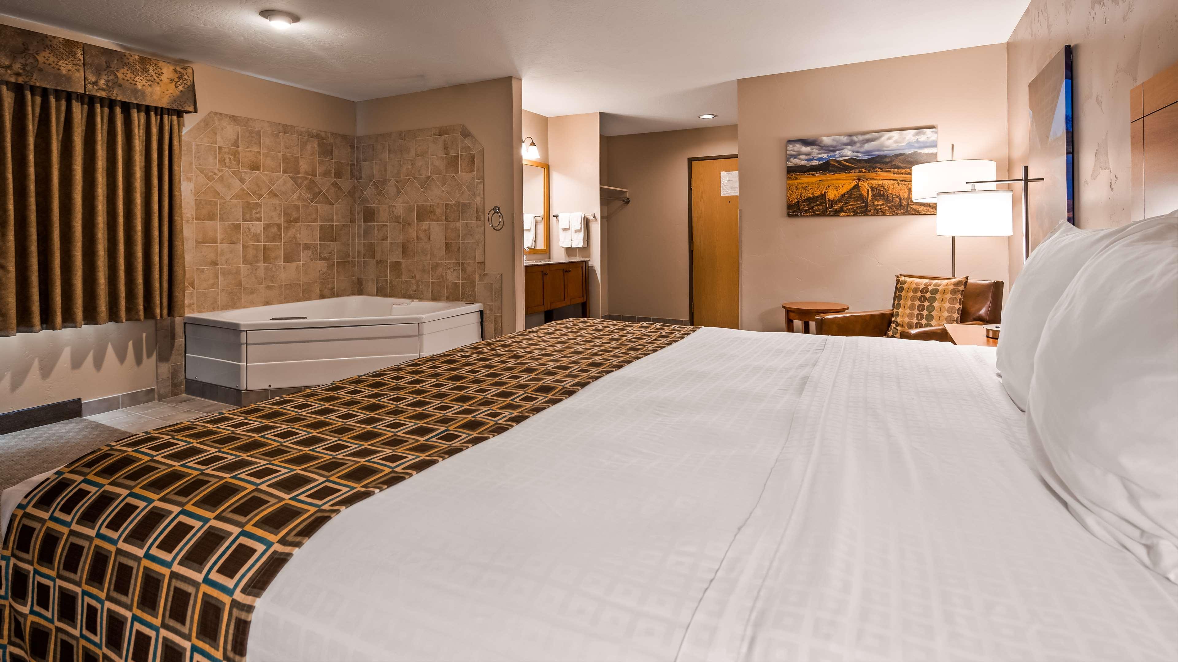 Best Western Inn At The Rogue Rogue River Exterior photo