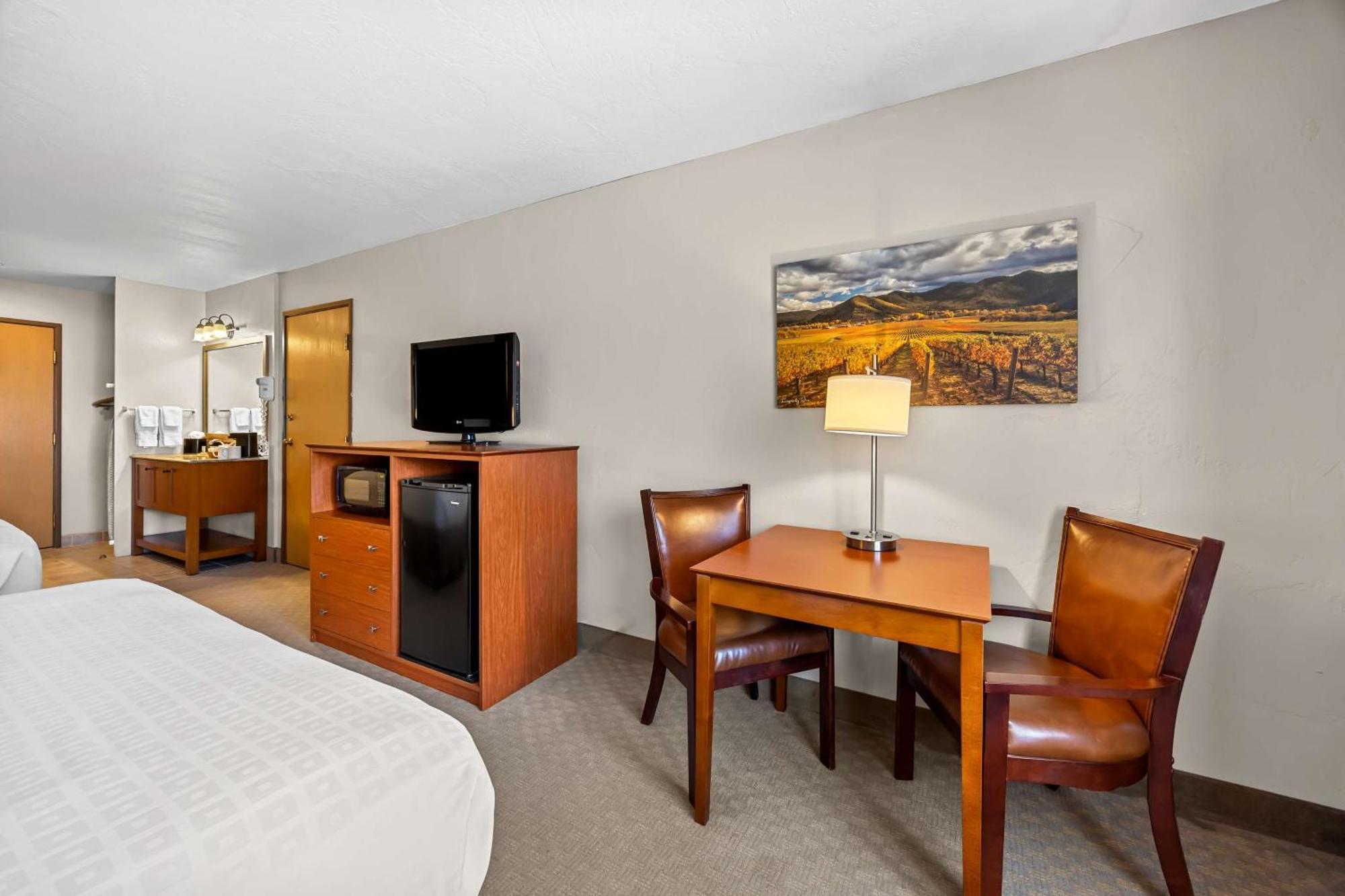 Best Western Inn At The Rogue Rogue River Exterior photo