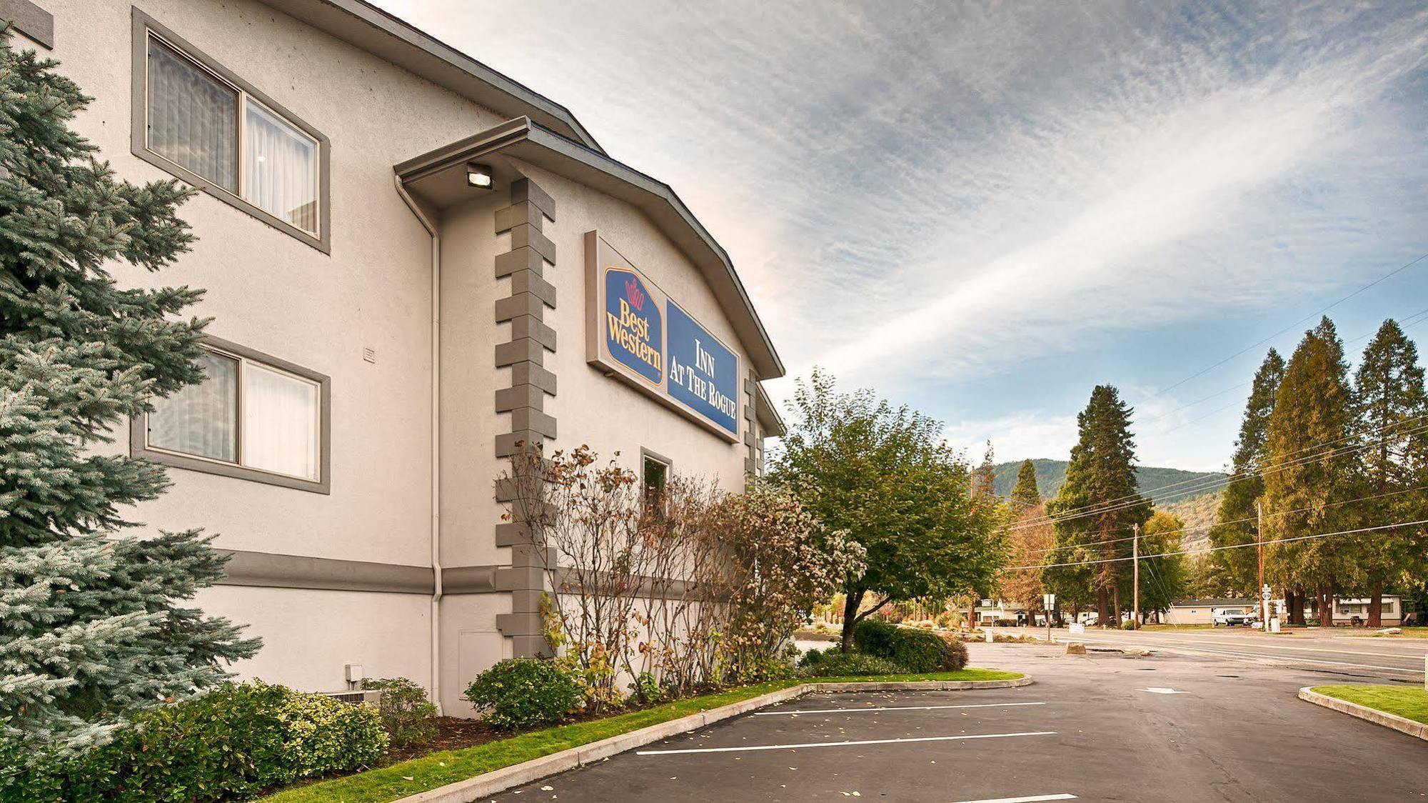 Best Western Inn At The Rogue Rogue River Exterior photo