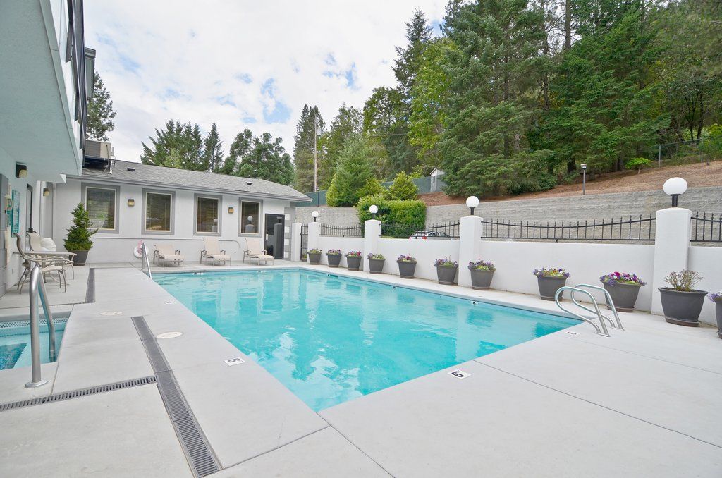 Best Western Inn At The Rogue Rogue River Exterior photo
